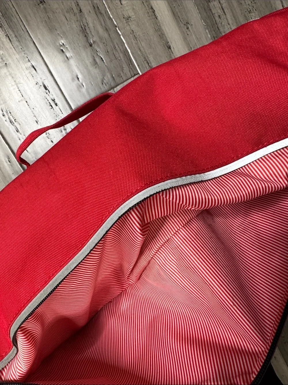 HERSCHEL SUPPLY CO. POP QUIZ MESSENGER BAG RED CANVAS LAPTOP TRAVEL CROSSBODY